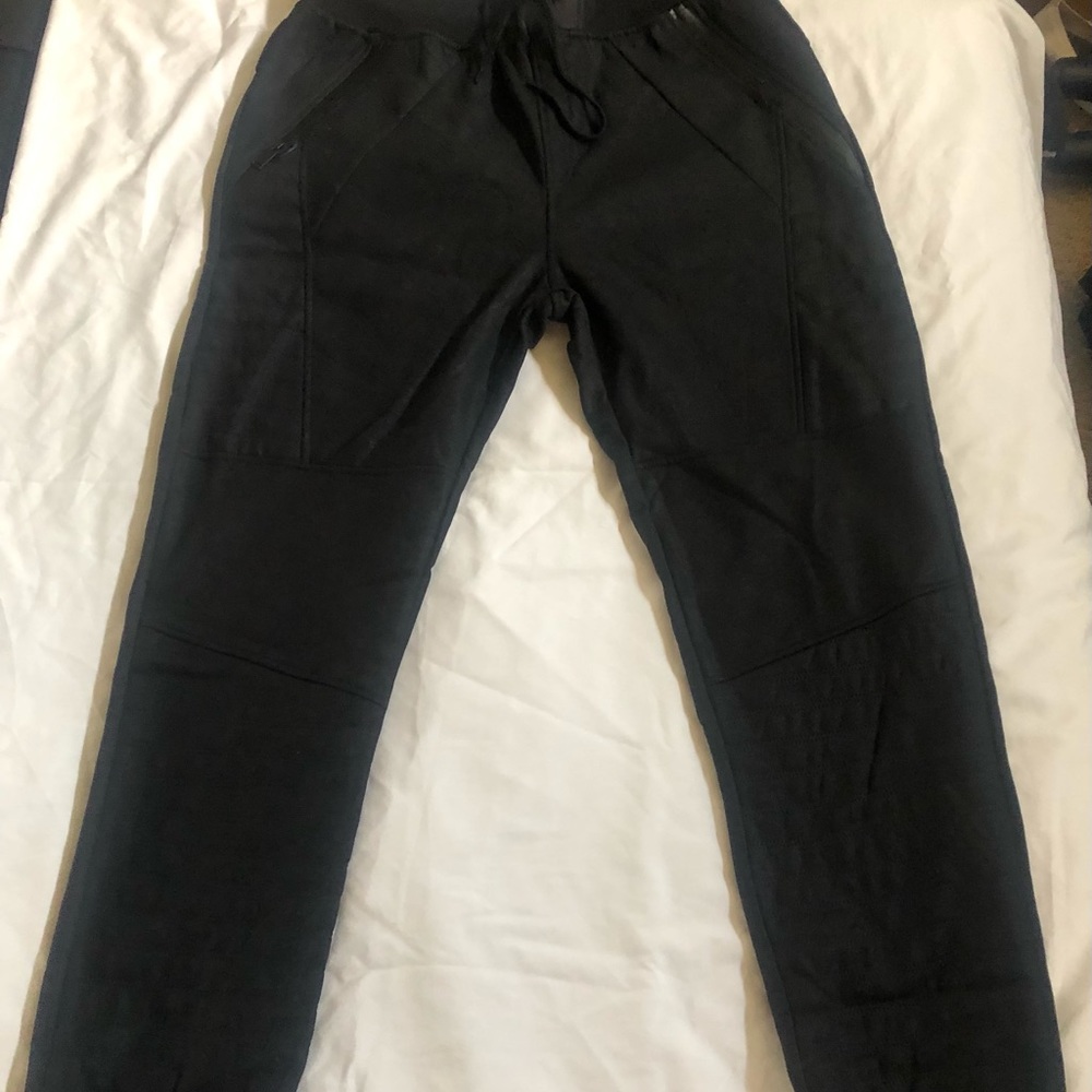 Men’s coated fleece motto jogger pants with jacket